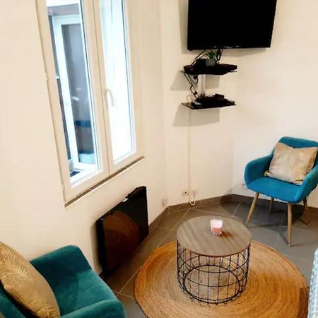 Апартаменты Le Petit Charmeur, Parking, Wifi, Gare Флер Экстерьер фото