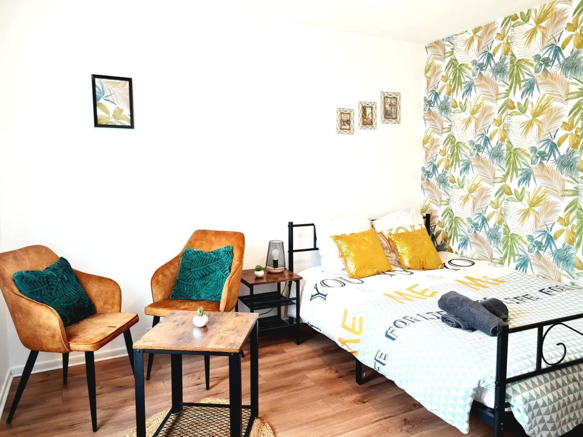 Апартаменты Le Petit Charmeur, Parking, Wifi, Gare Флер Экстерьер фото