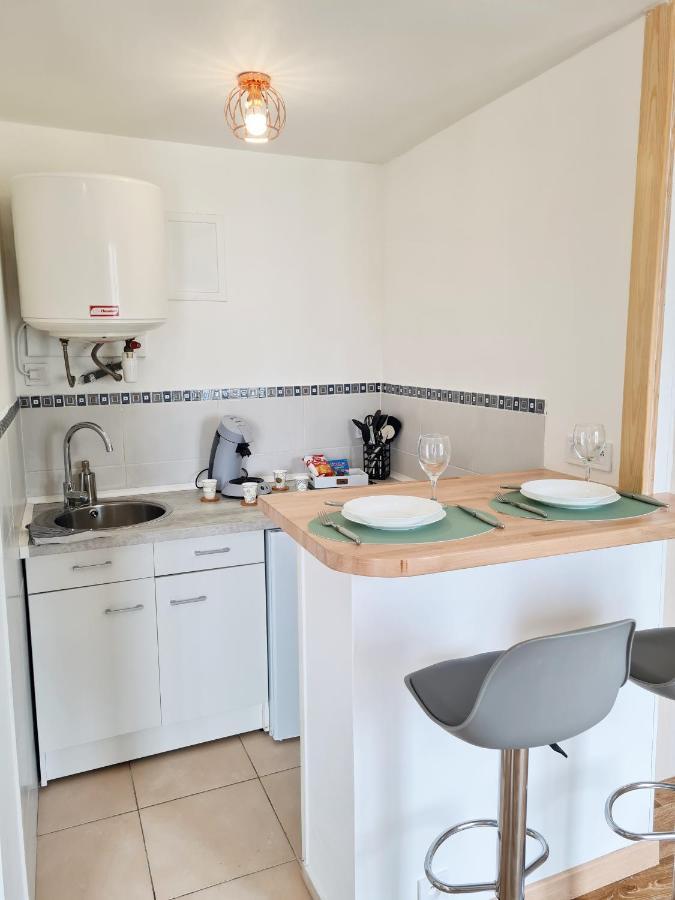 Апартаменты Le Petit Charmeur, Parking, Wifi, Gare Флер Экстерьер фото